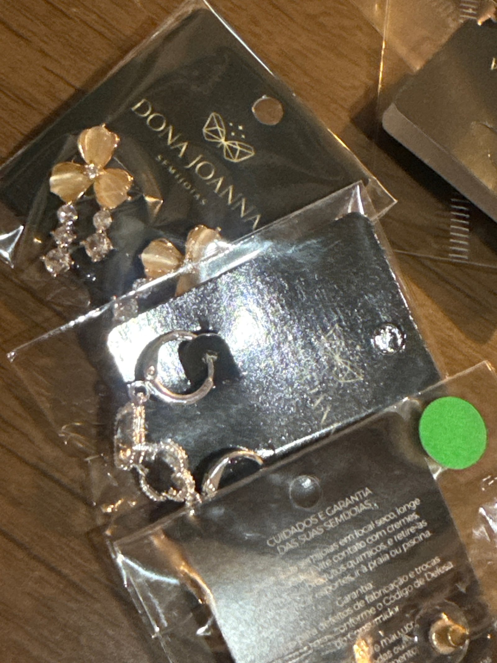Brinco etiqueta verde 