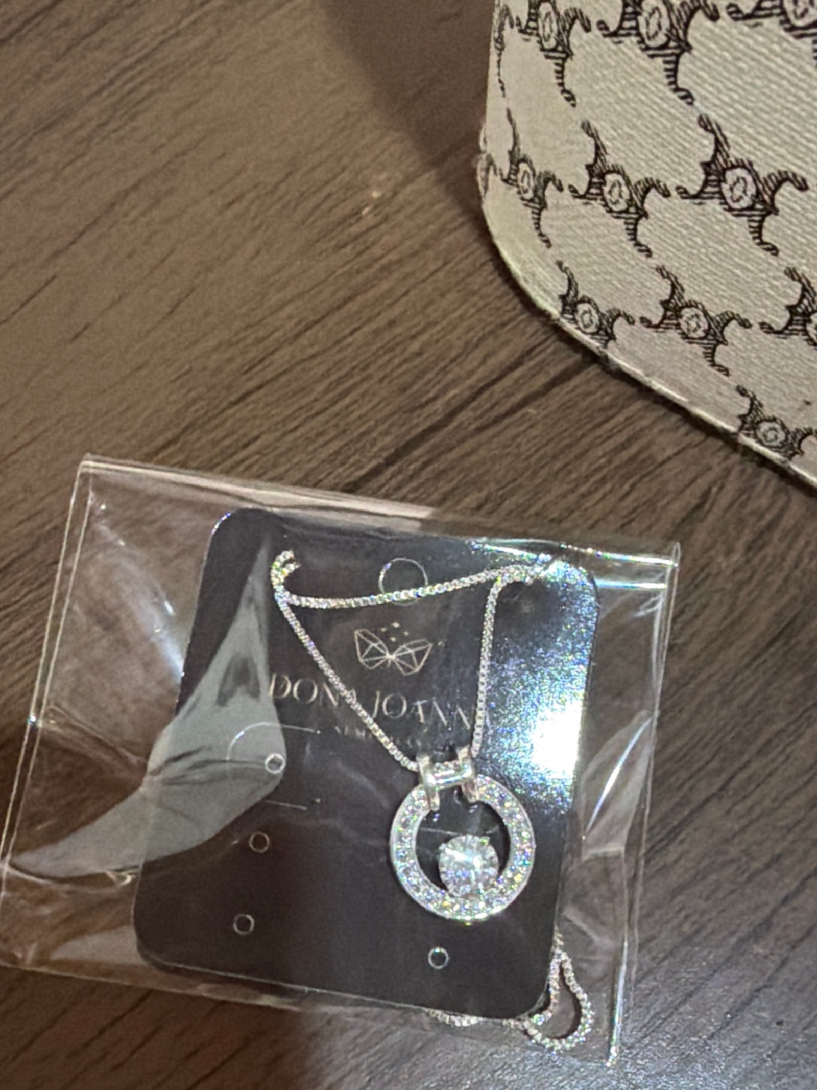 Colar prata ponto de luz strass