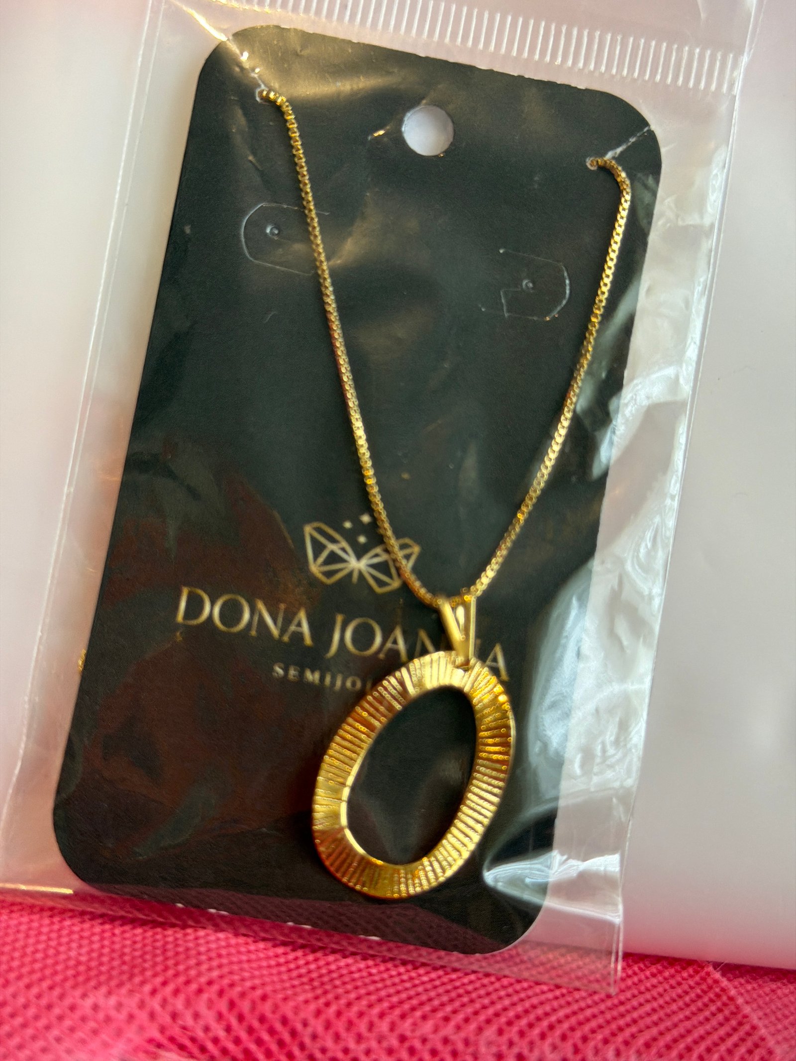 Colar medalha dourada